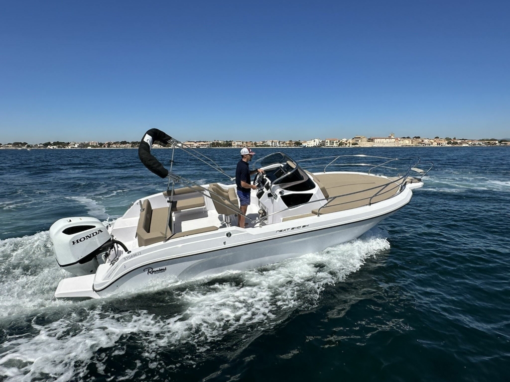 Boat ranieri-next-240sh