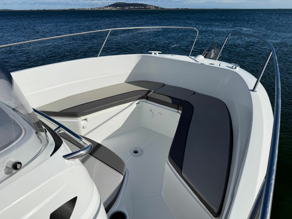 Boat jeanneau-cap-camarat-7-5-cc-2