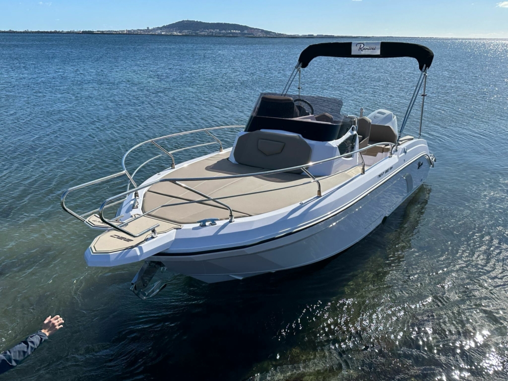 Boat ranieri-next-220sh-2