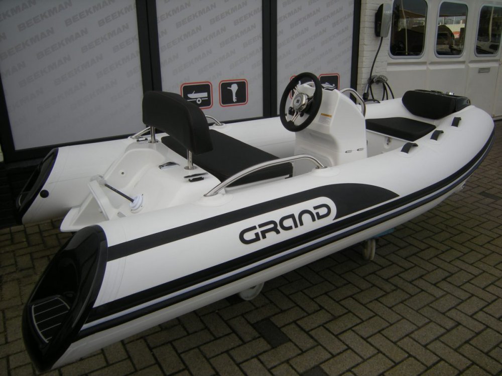 Boat grand-golden-line-340