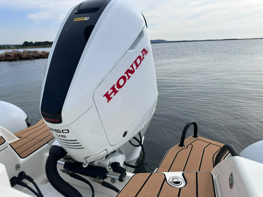 Boat grand-golden-line-750-2