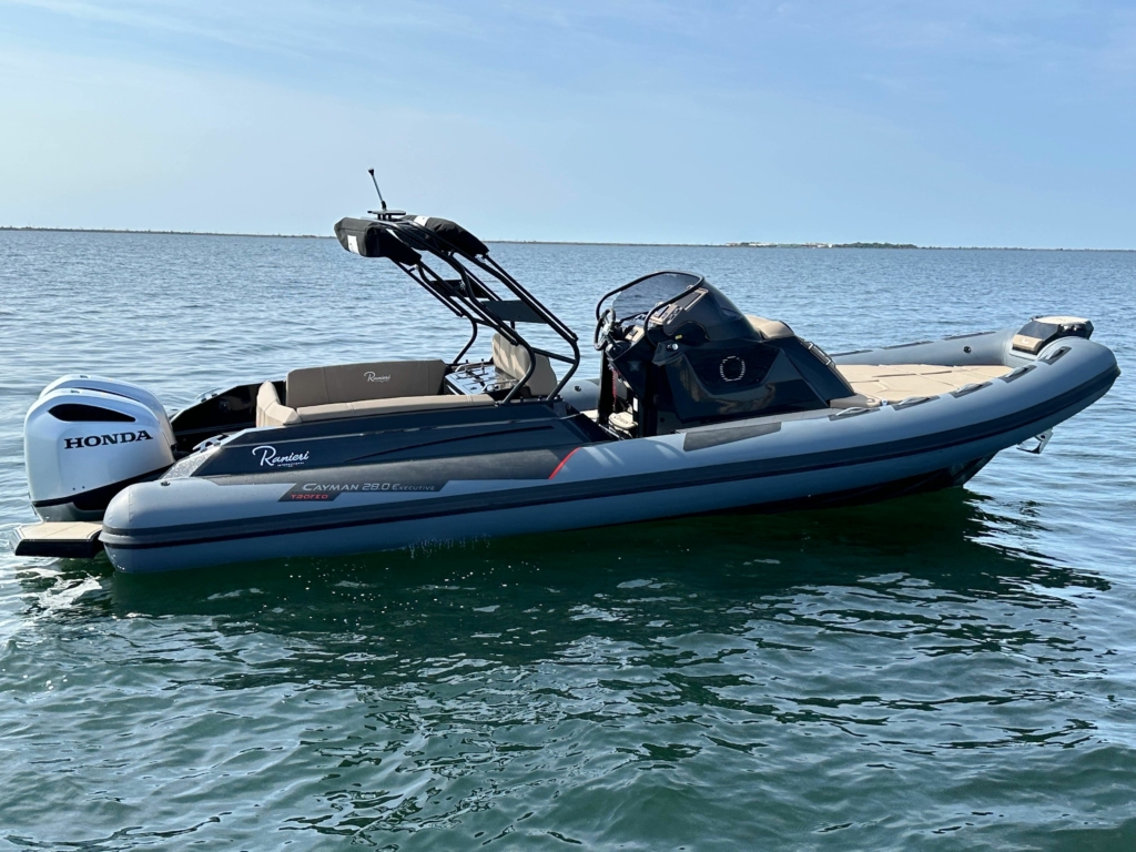 Boat ranieri-cayman-28-executive-2